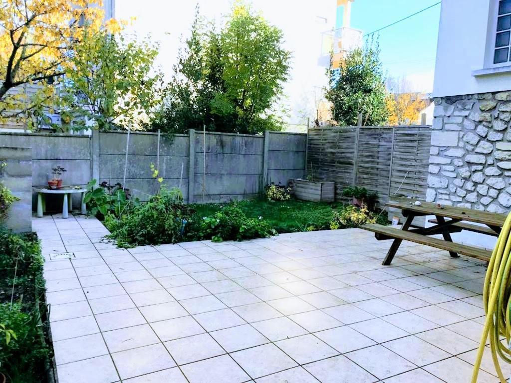 Agreable Maison En Centre Ville ノワジー＝ル＝グラン エクステリア 写真